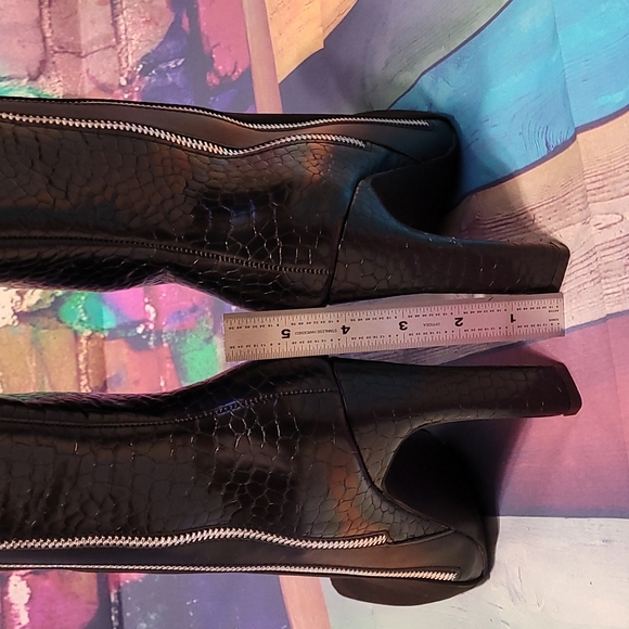 Heeled Boot - Picture 4 of 13